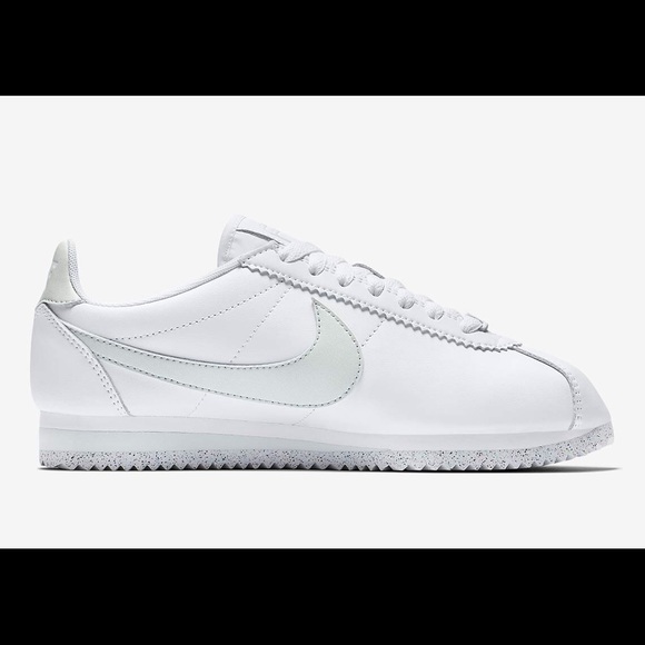 nike classic cortez flyleather